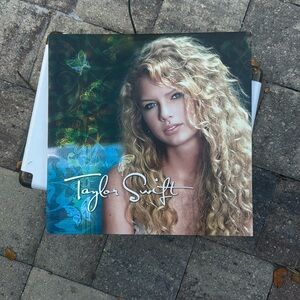 TAYLOR SWIFT RECORD